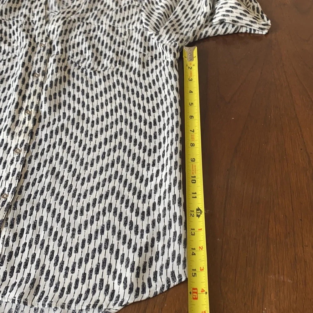 24:03 - Candies Button Down Blouse w/cut out shoulder - Picture 13 of 16